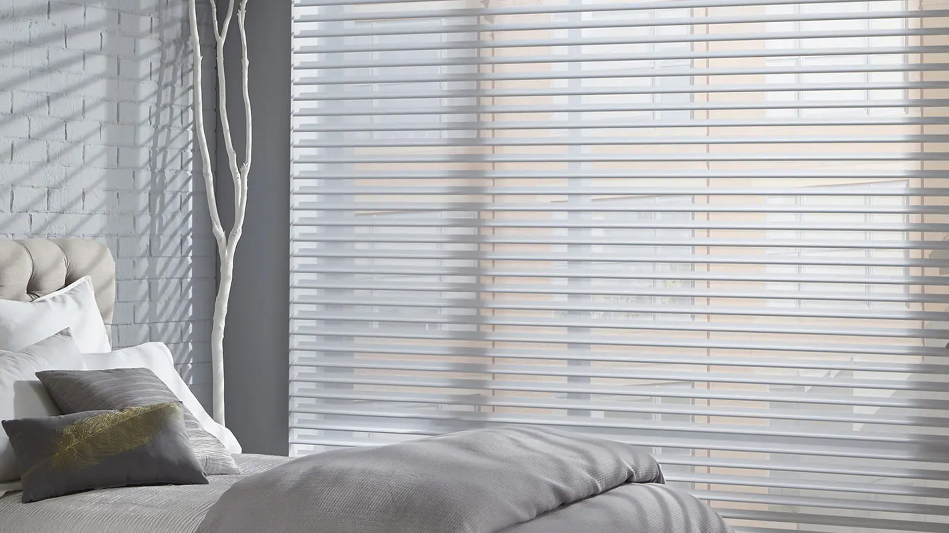 Beautiful ZENDECOR horizontal blinds - advisory article
