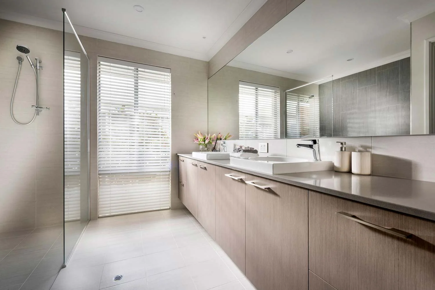 Rem phong tam nhom 5 - News zendecor t9