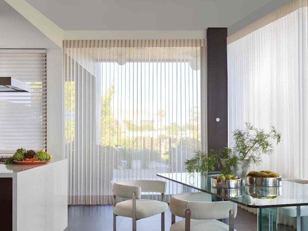 Biến Khung Cửa Thành Điểm Nhấn Với Bộ Đôi Mành Đứng Và Rèm Ngang ZENDECOR 